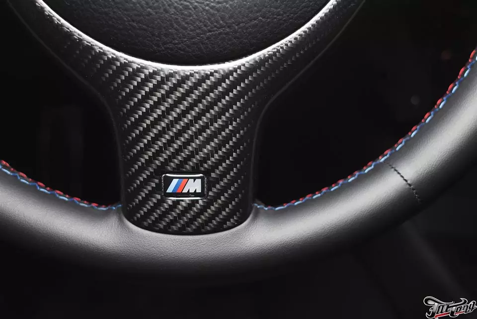BMW M3 (E46). Ламинация карбоном деталей интерьера и экстерьера.